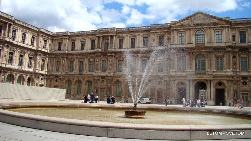 Fontána-Louvre