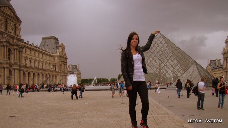 Louvre - Na vrchole pyramídy