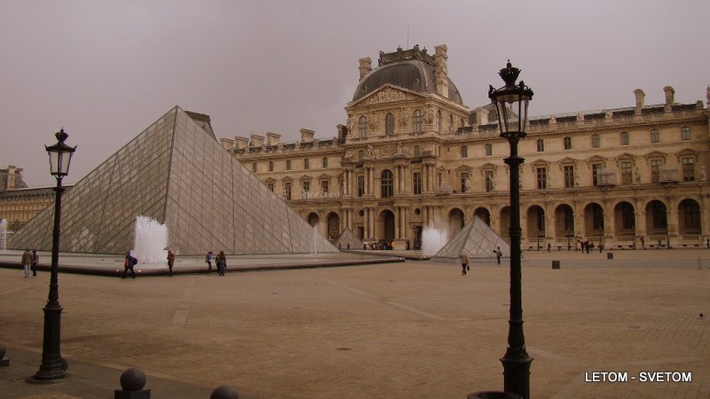 Pyramída